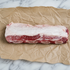 Rauwe Fat Angus short rib met bot en dikke vetlaag op bakpapier